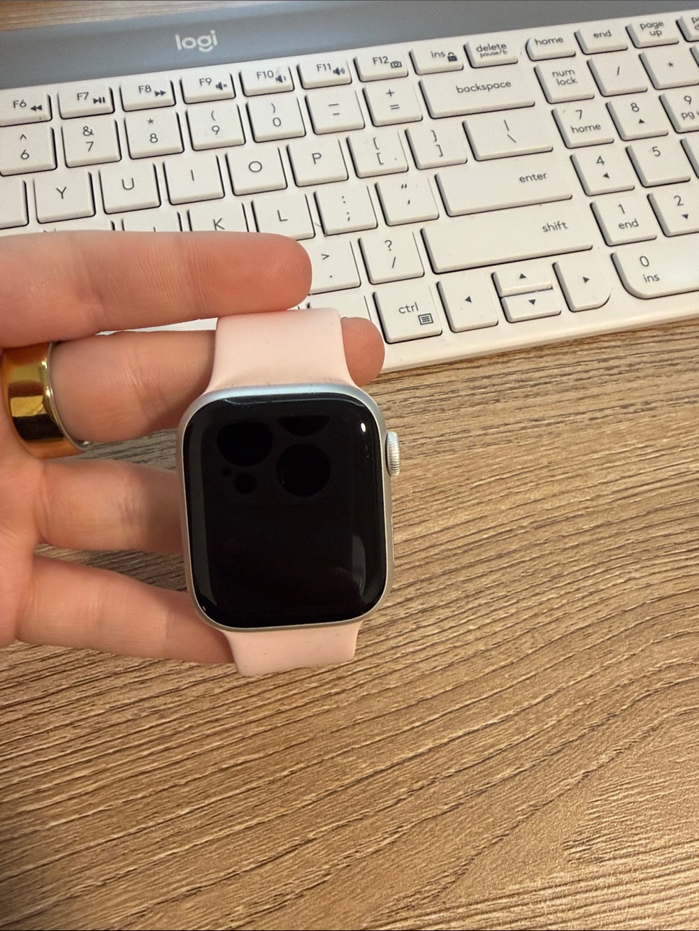 41 mm Apple Watch 8 Silver with Size 5 Light Pink Sport Band + Charger